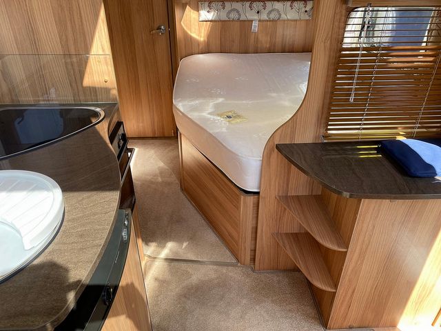 Bailey Persuit 430/4 Touring Caravan (2014) - Picture 7