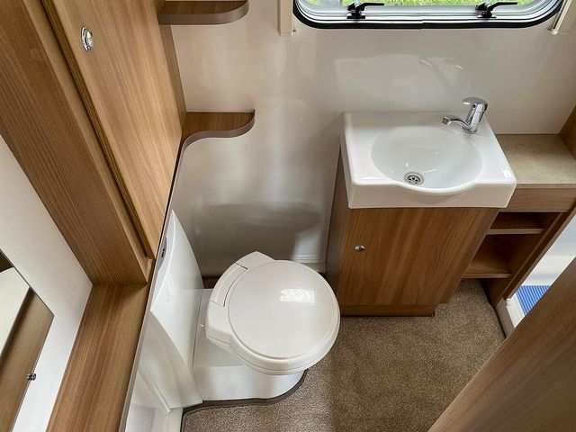 Swift Ace Statement Touring Caravan (2016) - Picture 10