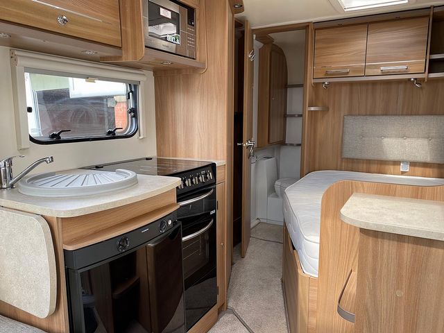 Swift Ace Statement Touring Caravan (2016) - Picture 5