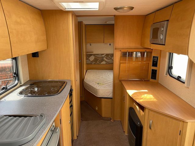 Bailey Ranger GT60 Series 6 520/4 Touring Caravan (2010) - Picture 7