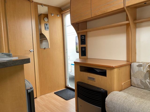 Bailey Olympus 462 Touring Caravan (2010) - Picture 7