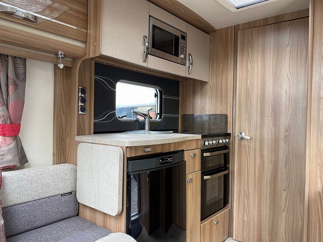 Swift 560 AL Touring Caravan (2018) - Picture 13