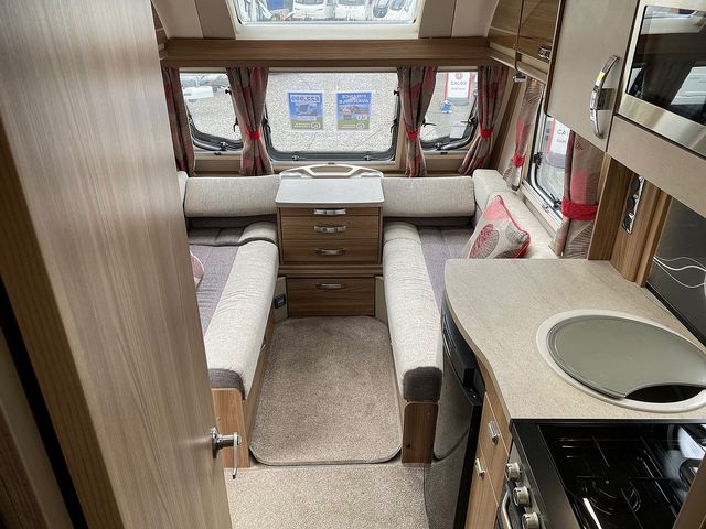 Swift 560 AL Touring Caravan (2018) - Picture 8