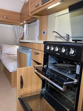 Swift Freestyle Touring Caravan (2012) - Picture 16