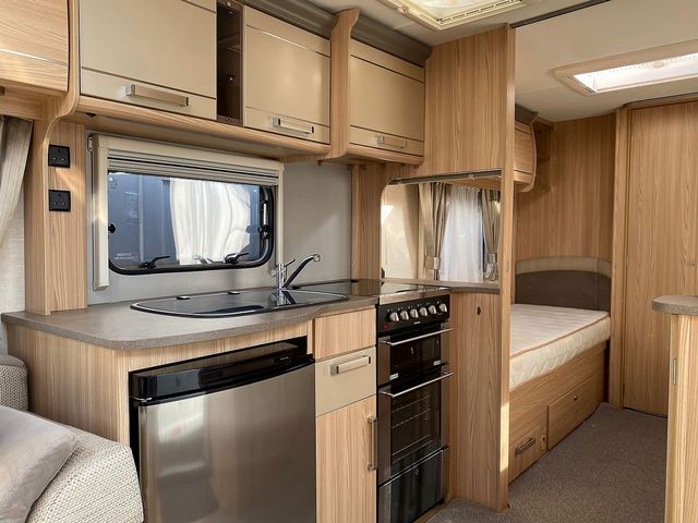 Coachman Pastiche 565 Touring Caravan (2014) - Picture 4