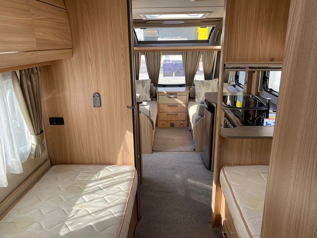 Coachman Pastiche 565 Touring Caravan (2014) - Picture 5